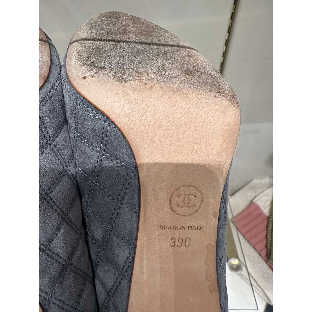 Chic Chanel Grey Quilted Suede Python Cap Toe Cc … - image 4